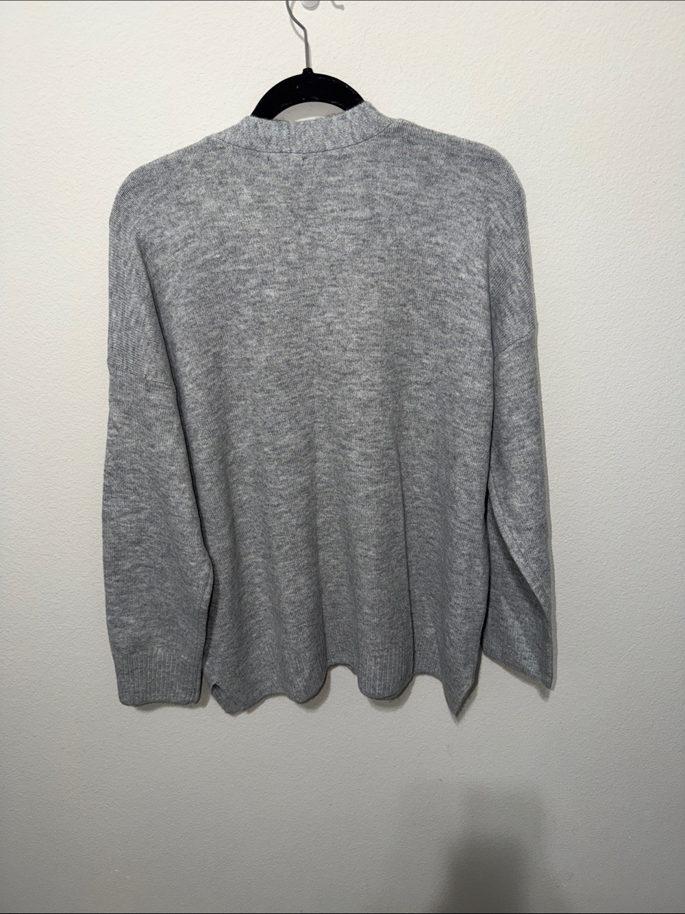 Halogen Women’s Light Gray V-Neck Button Cardigan - Picture 4 of 4